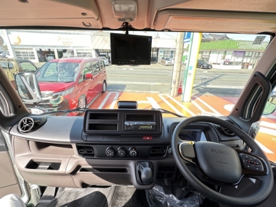 キャンター(三菱)登録済未使用車 内外装写真他