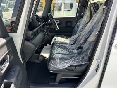 新型N-BOX(ホンダ)届出済未使用車 前席内装