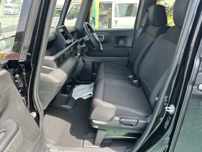 新型N-BOX(ホンダ)届出済未使用車 前席内装