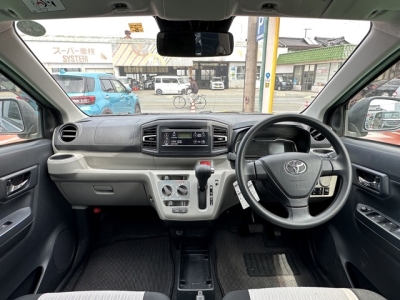 ピクシスエポック(トヨタ)中古車 後席から見た前席