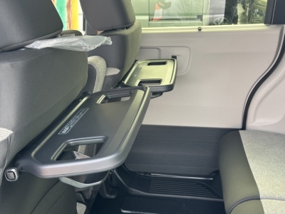 新型N-BOX(ホンダ)届出済未使用車 内外装写真他