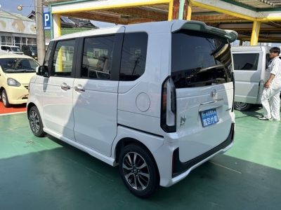 新型N-BOX(ホンダ)届出済未使用車 後方
