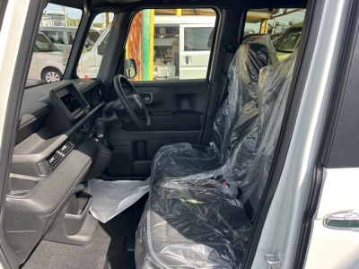 新型N-BOX(ホンダ)届出済未使用車 前席内装