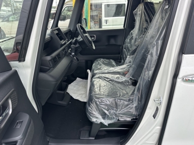 新型N-BOX(ホンダ)届出済未使用車 前席内装