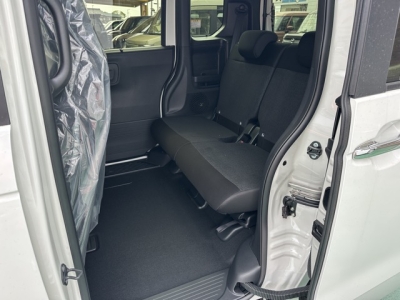 新型N-BOX(ホンダ)届出済未使用車 後席内装