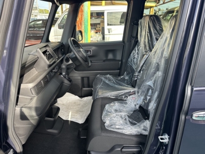 新型N-BOX(ホンダ)届出済未使用車 前席内装