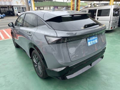 アリア(ニッサン)登録済未使用車 後方