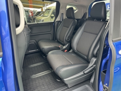 フリード(ホンダ)中古車 後席内装