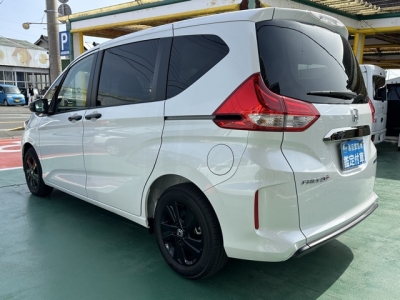 フリード+(ホンダ)中古車 後方