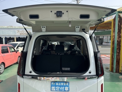 セレナ(ニッサン)登録済未使用車 内外装写真他２