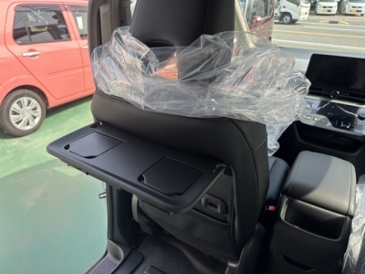 セレナ(ニッサン)登録済未使用車 内外装写真他１