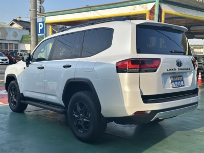ランドクルーザー(トヨタ)登録済未使用車 後方