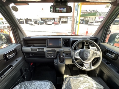 N-VAN(ホンダ)届出済未使用車 後席から見た前席