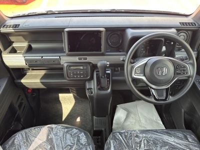 N-VAN(ホンダ)届出済未使用車 後席から見た前席