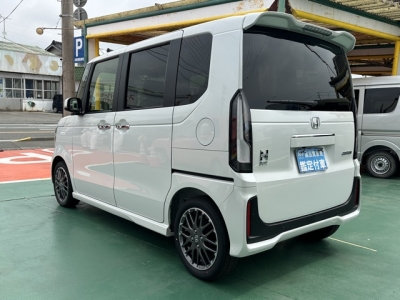 新型N-BOX(ホンダ)届出済未使用車 後方