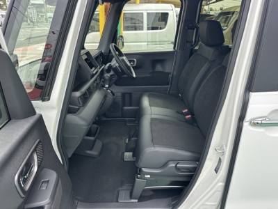 新型N-BOX(ホンダ)届出済未使用車 前席内装