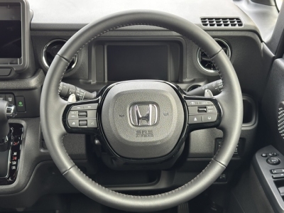 新型N-BOX(ホンダ)届出済未使用車 内外装写真