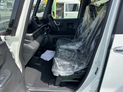 新型N-BOX(ホンダ)届出済未使用車 前席内装