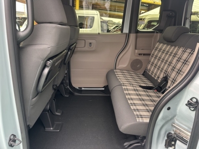 N-BOX(ホンダ)届出済未使用車 後席内装