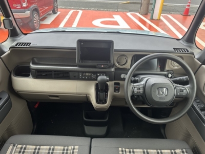 N-BOX(ホンダ)届出済未使用車 後席から見た前席