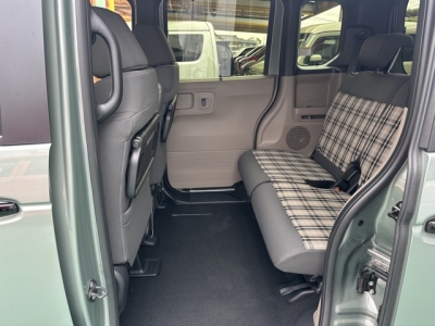 N-BOX(ホンダ)届出済未使用車 後席内装