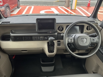 N-BOX(ホンダ)届出済未使用車 後席から見た前席