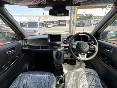 N-ONE(ホンダ)届出済未使用車 後席から見た前席