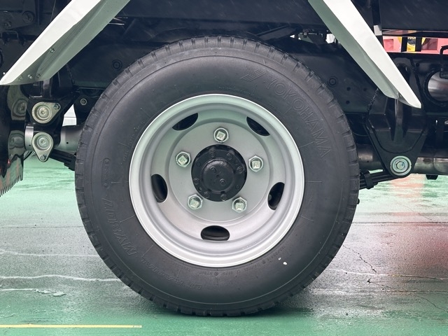 キャンター(三菱)登録済未使用車 16
