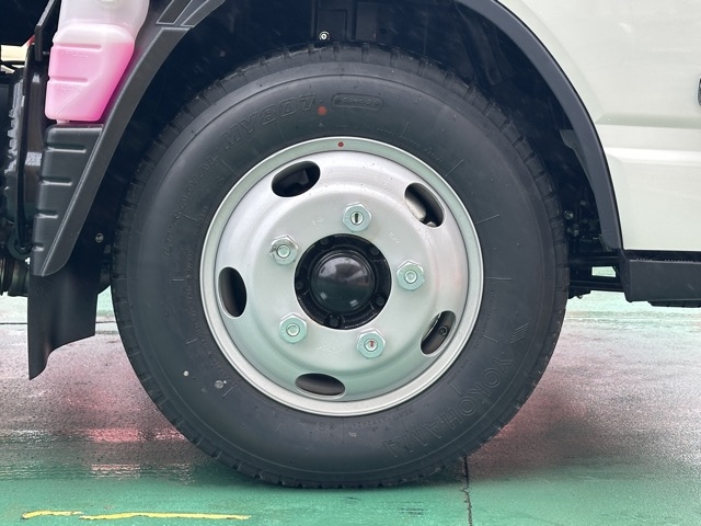 キャンター(三菱)登録済未使用車 17