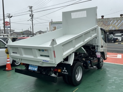 キャンター(三菱)登録済未使用車 前席内装