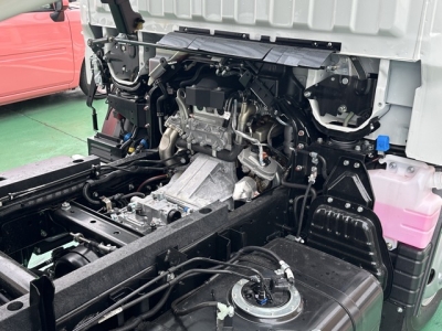 キャンター(三菱)登録済未使用車 後席内装