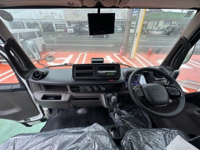 キャンター(三菱)登録済未使用車 内外装写真他