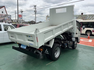 キャンター(三菱)登録済未使用車 内外装写真他２