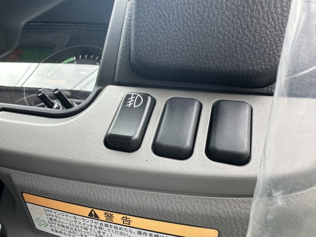 キャンター(三菱)登録済未使用車 15