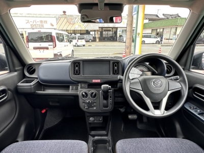 アルトのOEM(スズキ)中古車 後席から見た前席