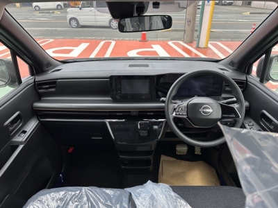 サクラ(ニッサン)中古車 後席から見た前席