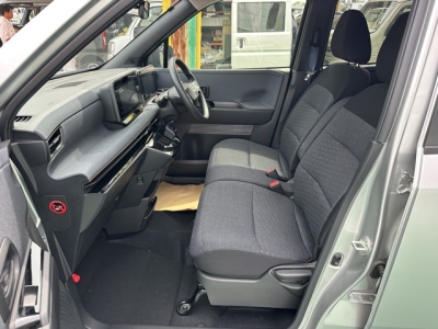 サクラ(ニッサン)中古車 前席内装