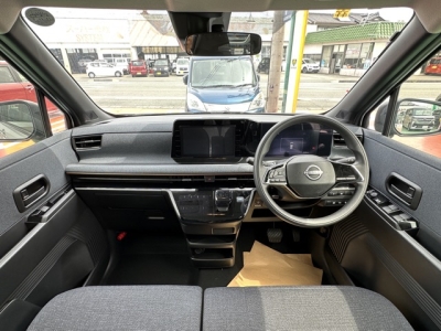 サクラ(ニッサン)中古車 後席から見た前席