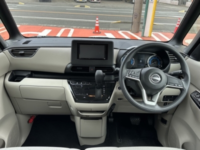 新型ルークス(ニッサン)レンタＵＰ 後席から見た前席