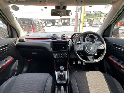 スイフトスポーツ(スズキ)中古車 後席から見た前席