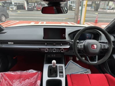 シビック(ホンダ)登録済未使用車 後席から見た前席