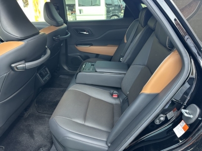 クラウンクロスオーバー(トヨタ)中古車 後席内装