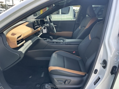 クラウンクロスオーバー(トヨタ)中古車 前席内装
