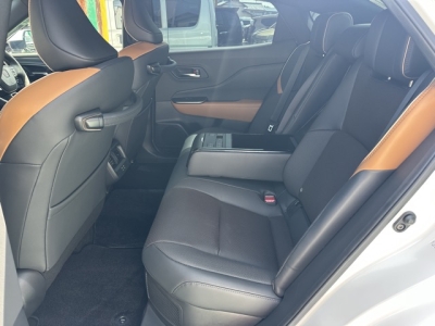 クラウンクロスオーバー(トヨタ)中古車 後席内装