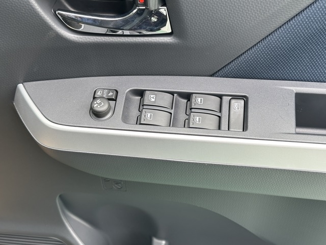 トール(ダイハツ)登録済未使用車 12