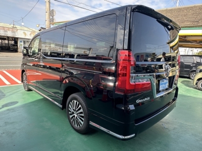 グランエース(トヨタ)中古車 後方