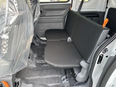 N-VAN(ホンダ)届出済未使用車 後席から見た前席