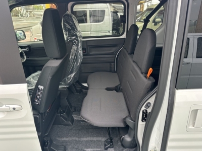 N-VAN(ホンダ)届出済未使用車 後席内装