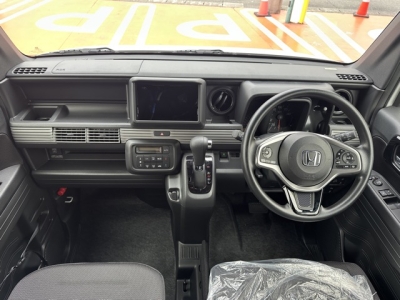N-VAN(ホンダ)届出済未使用車 後席から見た前席