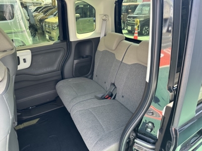 N-BOX(ホンダ)中古車 後席内装